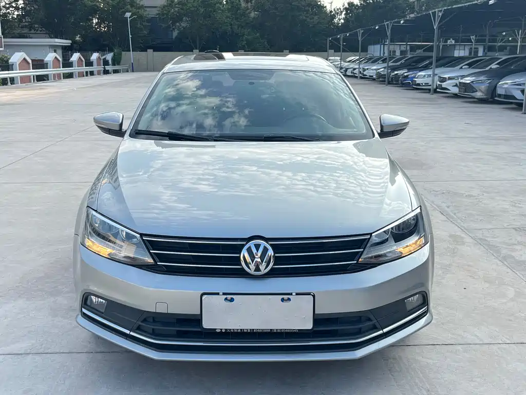 Volkswagen Sagitar 2015