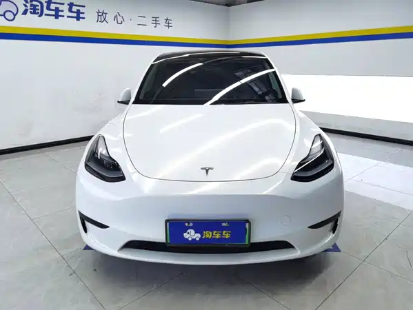 Tesla Model Y 2024
