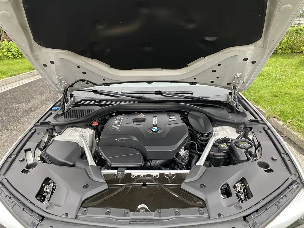 BMW 5 Series 2020 — фото 15