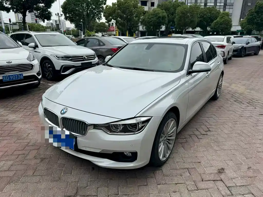 BMW 3 Series 2018 — фото 1