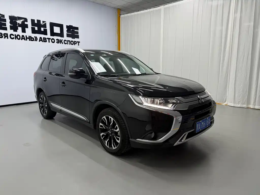 Mitsubishi Outlander 2021 — фото 2