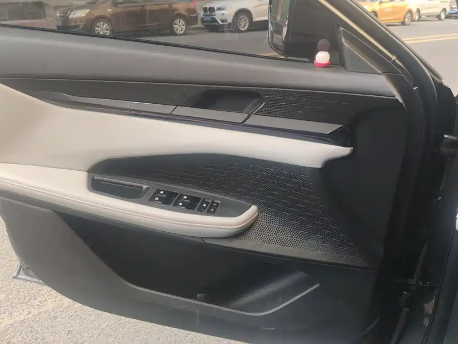 Changan UNI-V Smart Electric Idd 2024 — фото 7