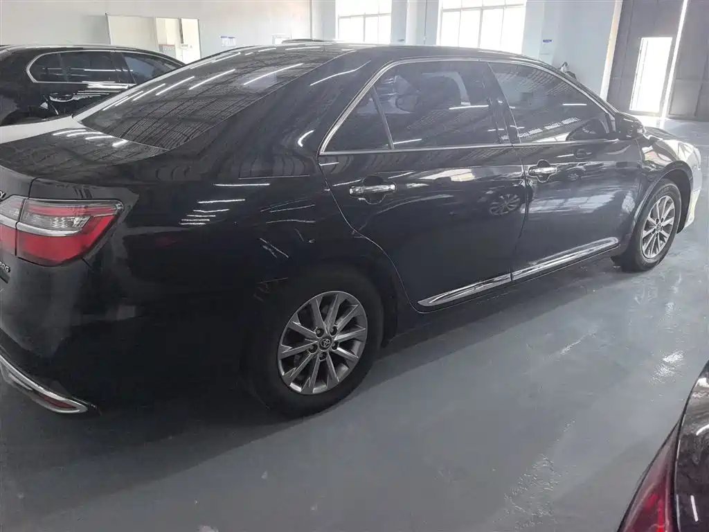 Toyota Camry 2017 — фото 10