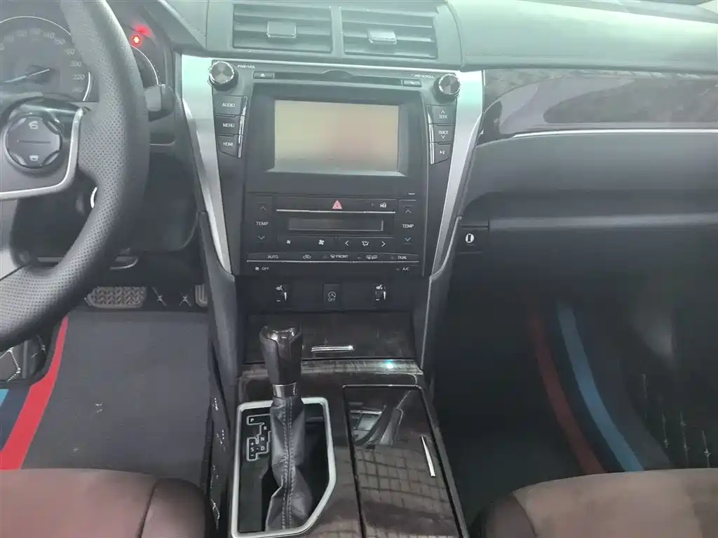 Toyota Camry 2017 — фото 18
