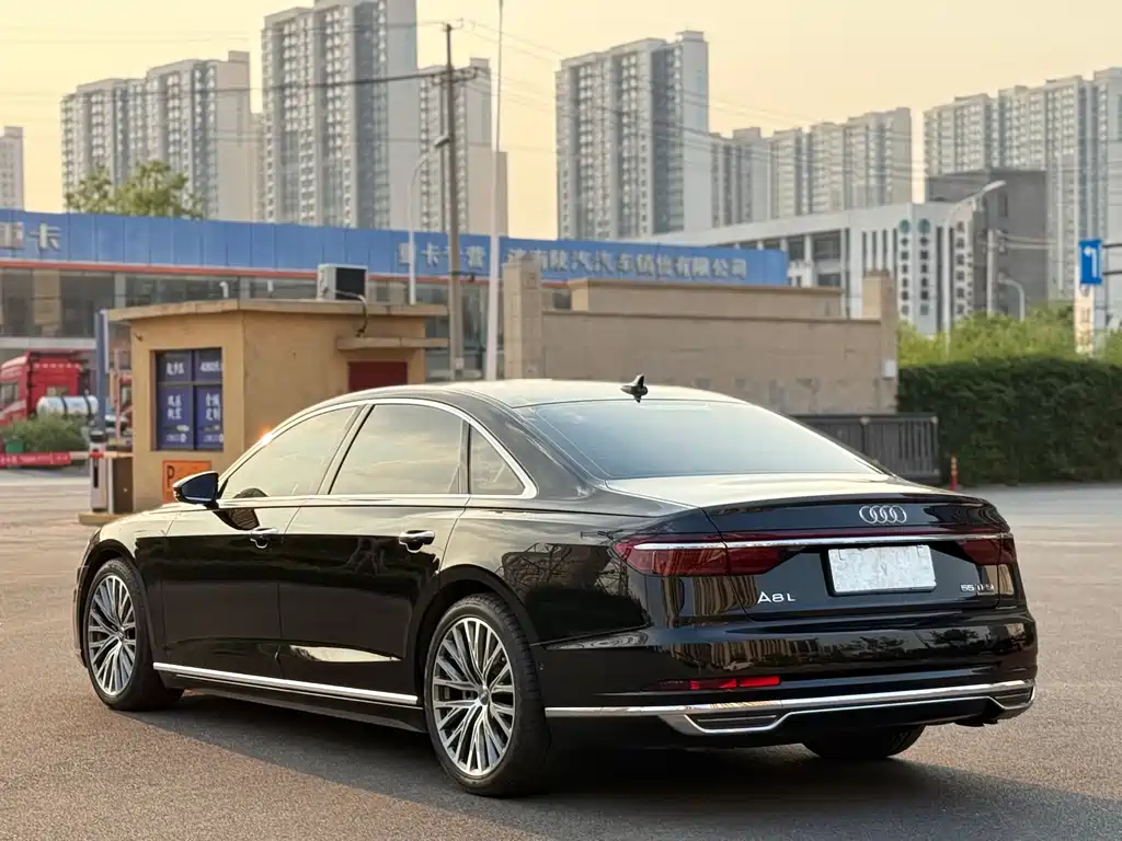 Audi A8 2019 — фото 12