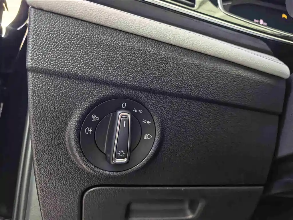 Volkswagen Tiguan L 2023 — фото 15