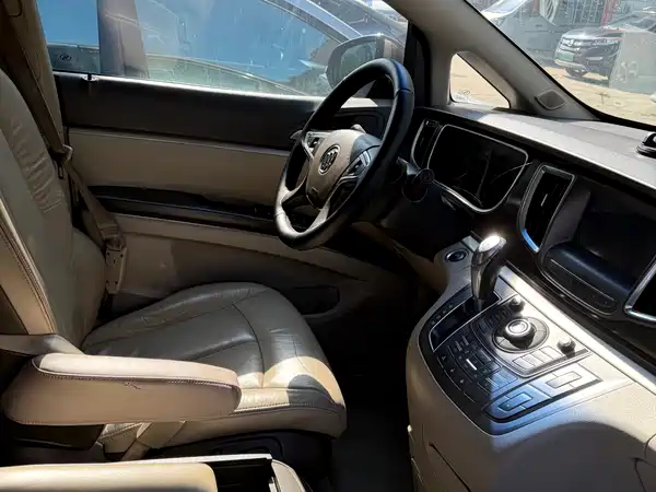 Buick GL8 2013