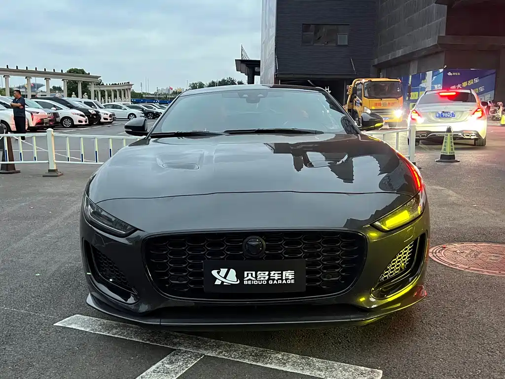 Jaguar F-TYPE 2024 — фото 2