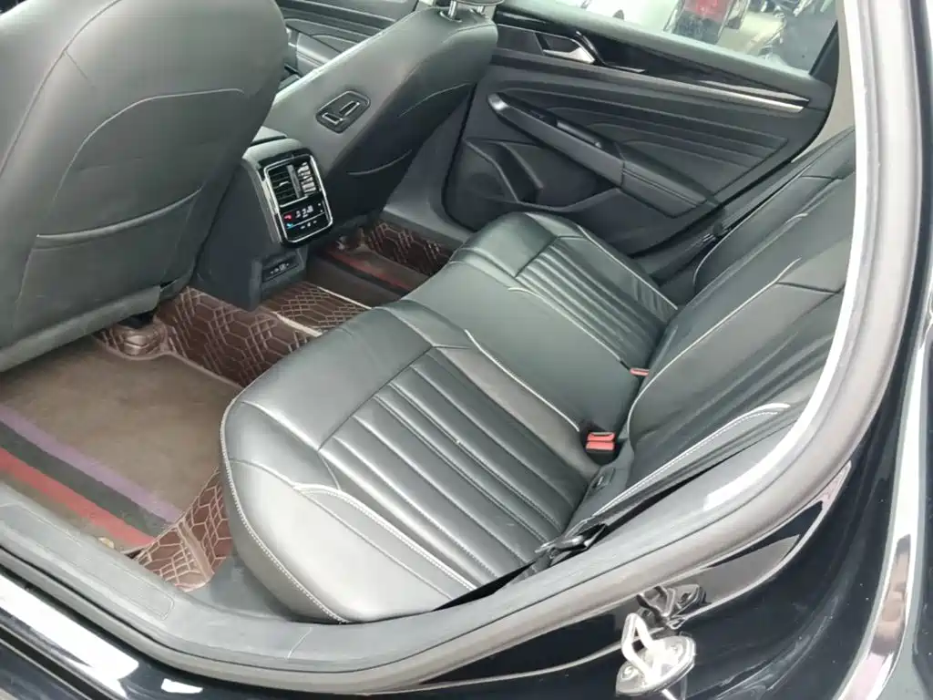 Volkswagen Passat 2023 — фото 17