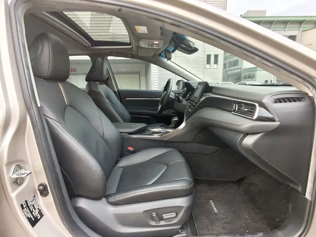 Toyota Camry 2021 — фото 12