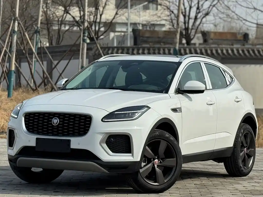 Jaguar E-PACE — фото 1