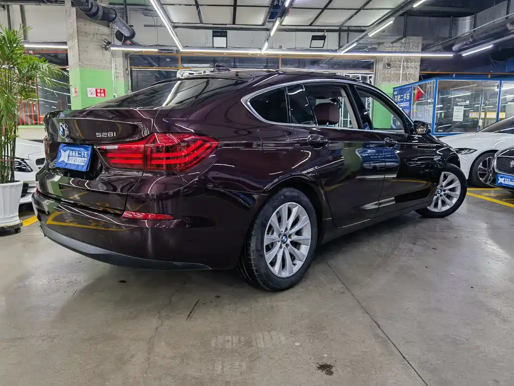 BMW 5 Series GT 2017 — фото 4