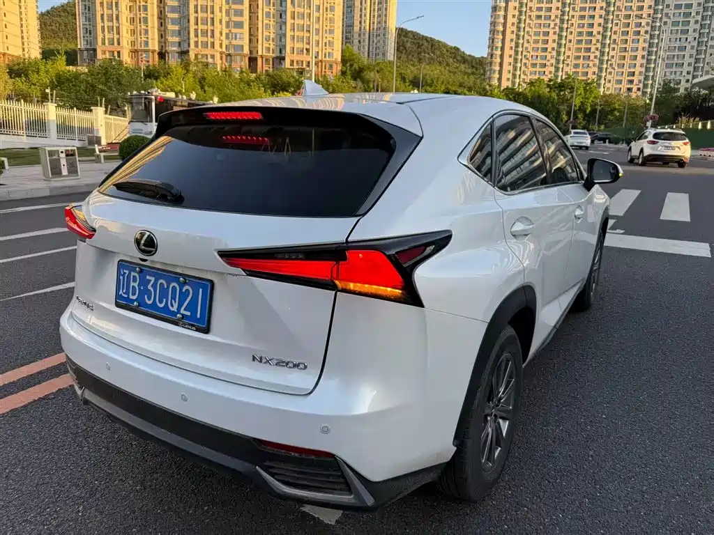Lexus NX 2020 — фото 9