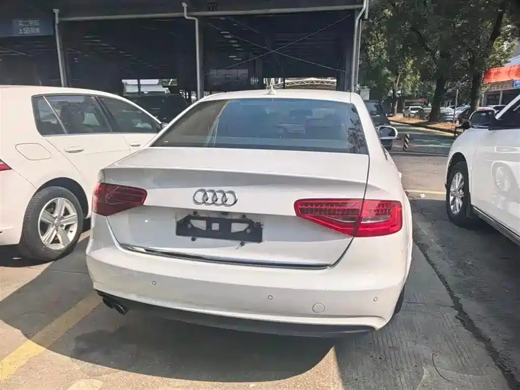 Audi A4L 2015 — фото 11