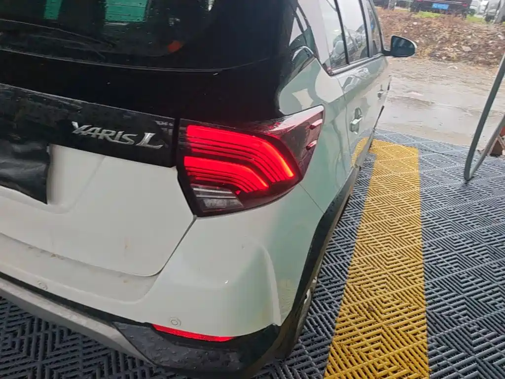 Toyota Yaris L 2020 — фото 8