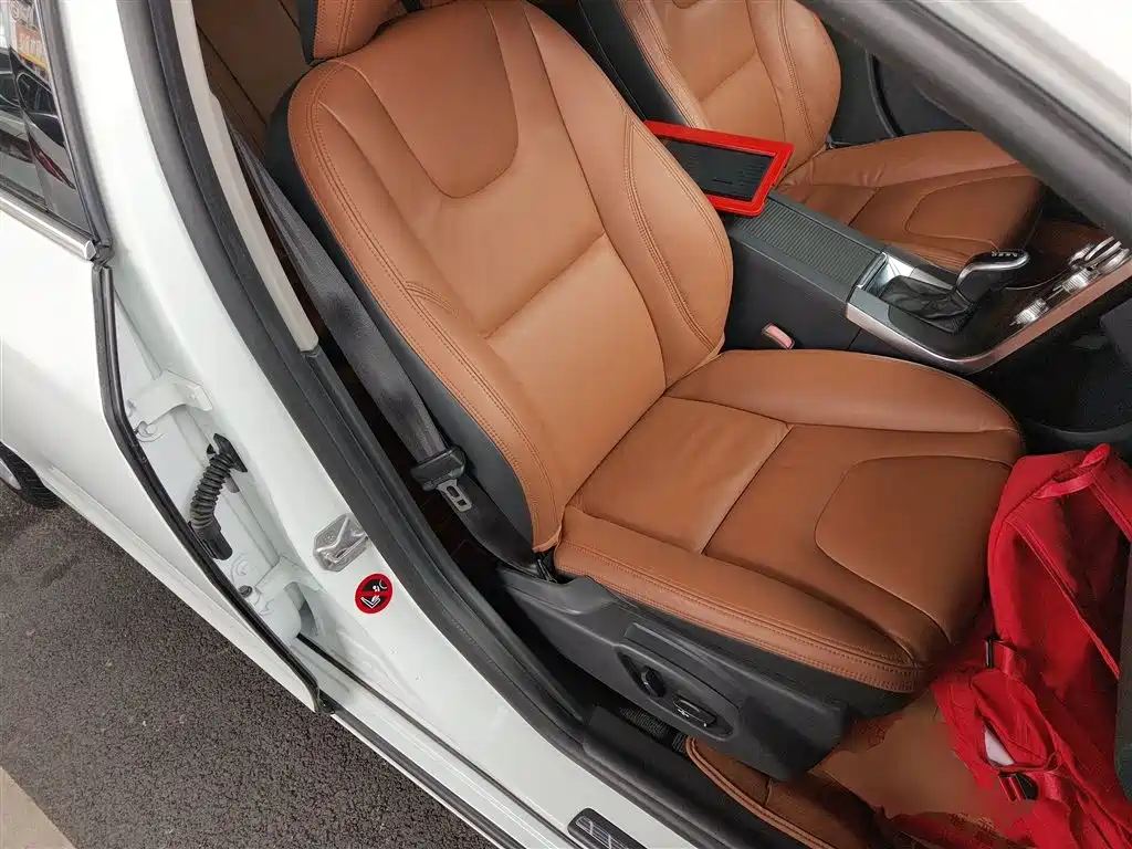 Volvo S60 2014 — фото 16