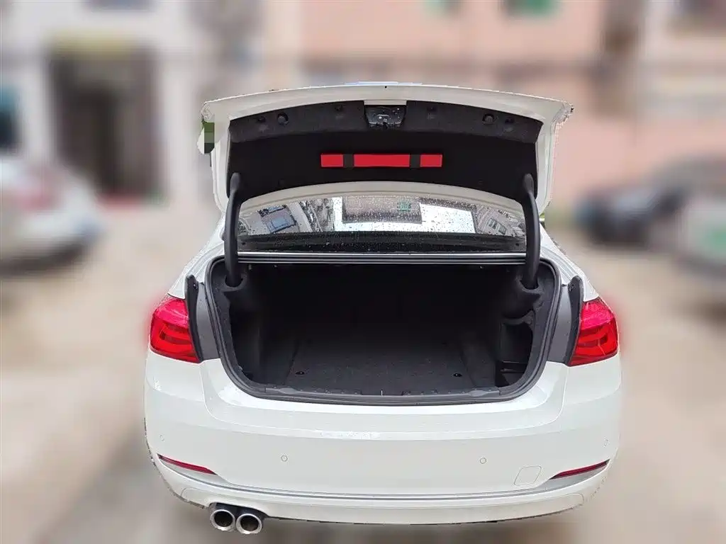 BMW 3 Series 2019 — фото 10