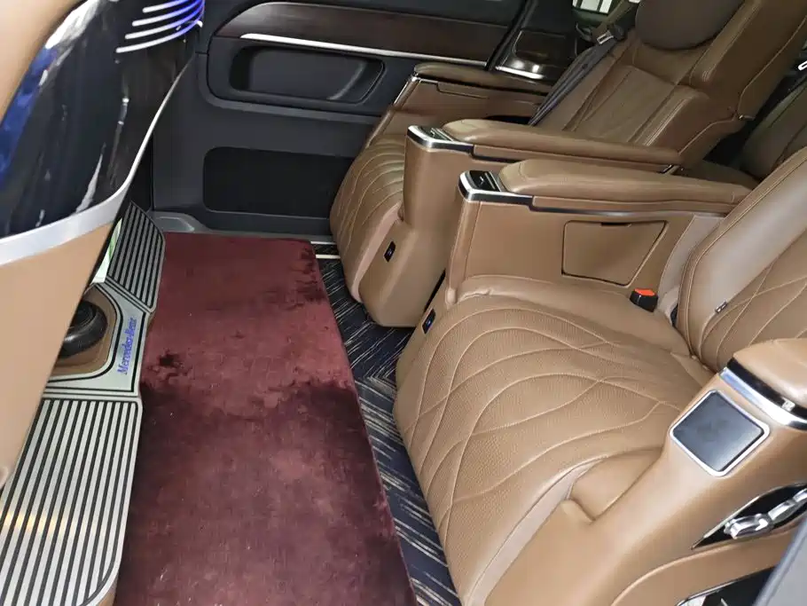Mercedes-Benz V-Class 2023 — фото 11