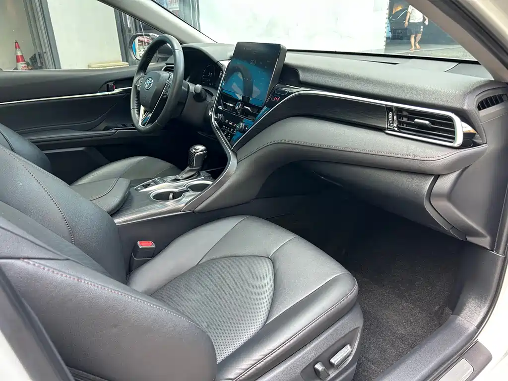 Toyota Camry 2022 — фото 29