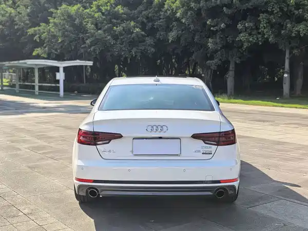 Audi A4L 2018