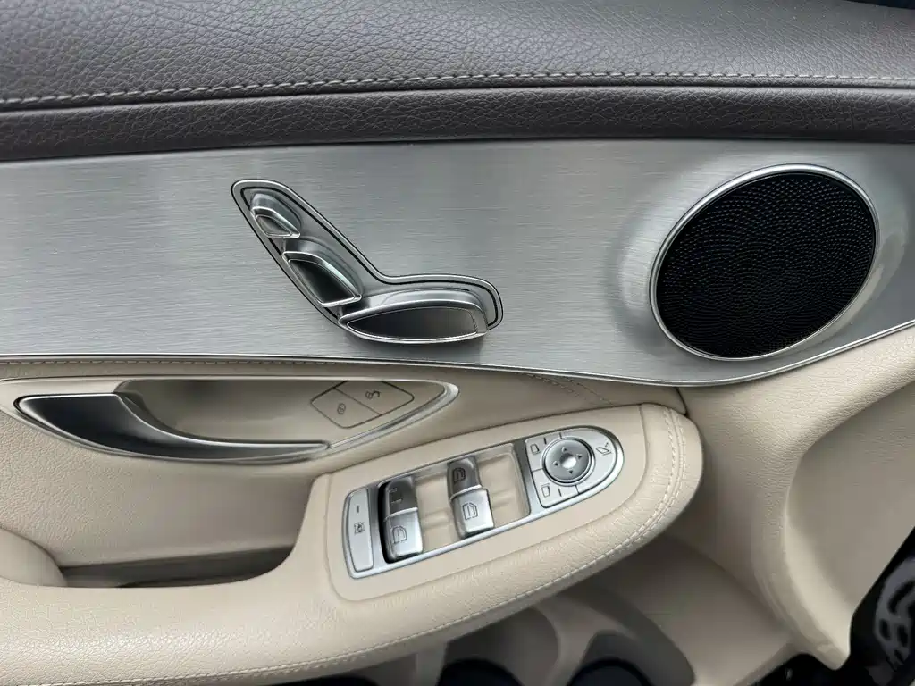 Mercedes-Benz GLC 2017 — фото 11