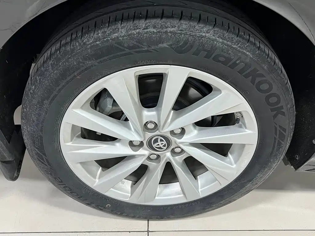 Toyota Camry 2023 — фото 19