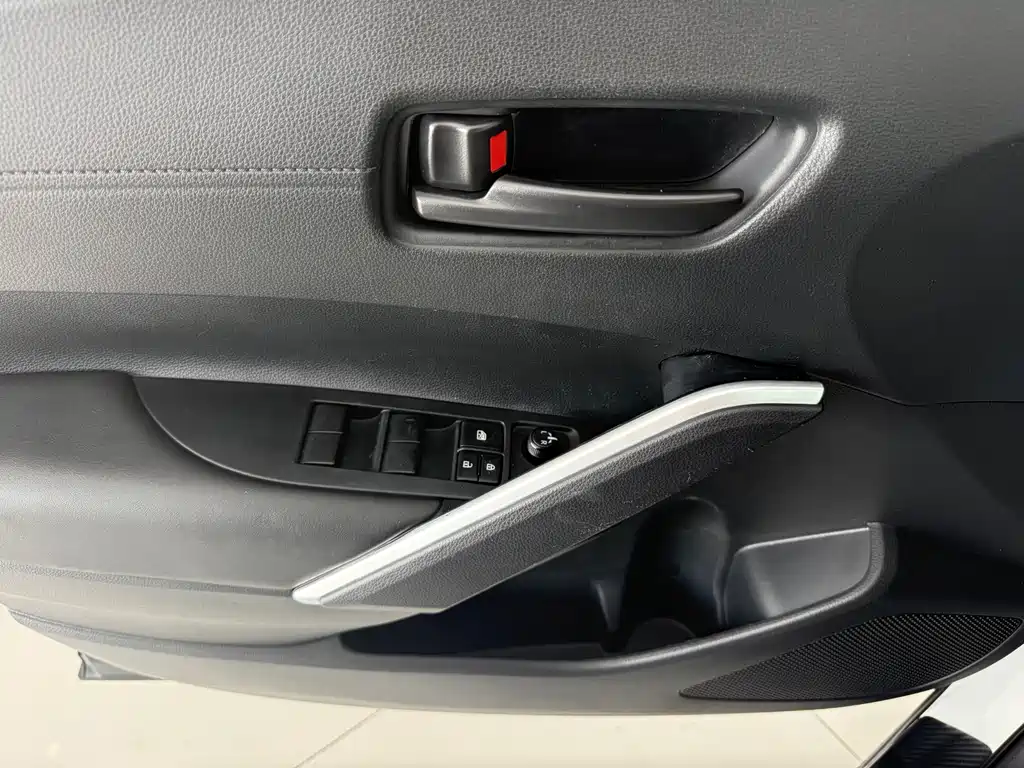 Toyota Corolla Cross 2023 — фото 20