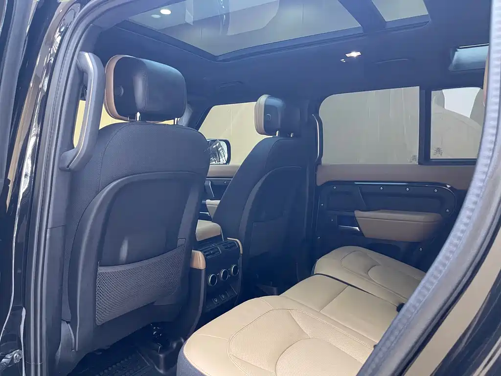 Land Rover Defender 2025 — фото 13