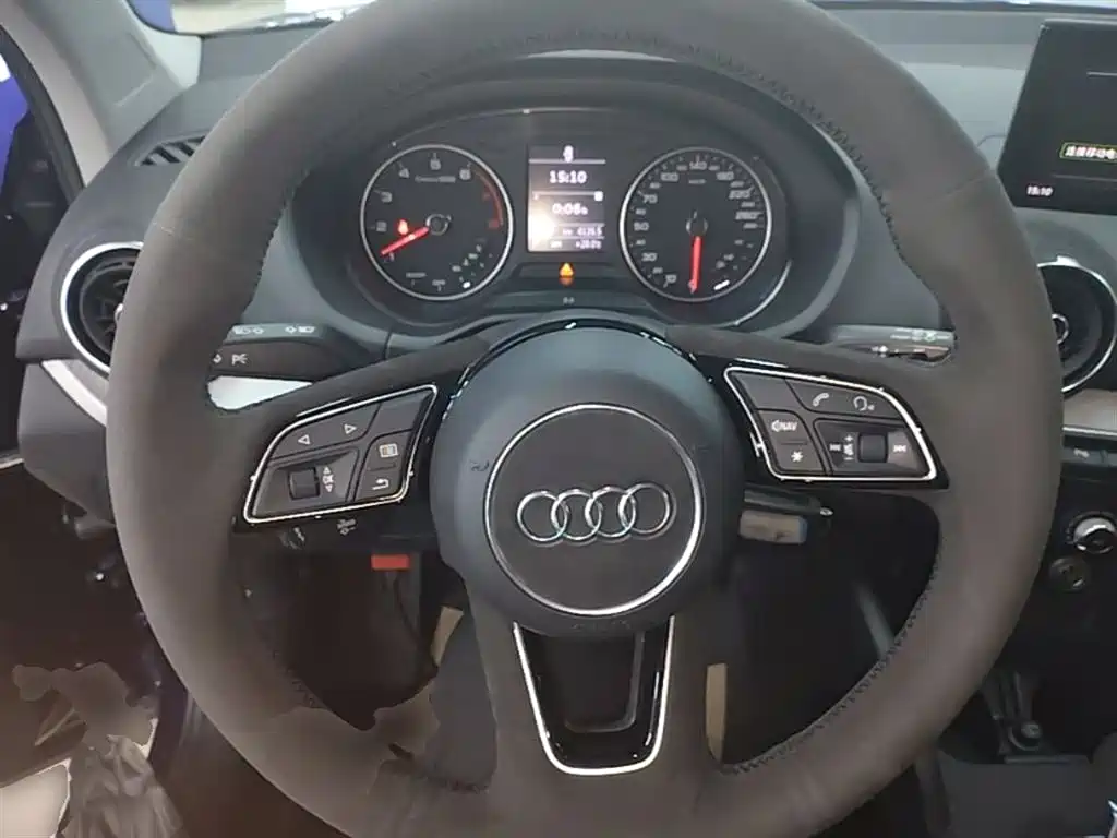 Audi Q2L 2020 — фото 11