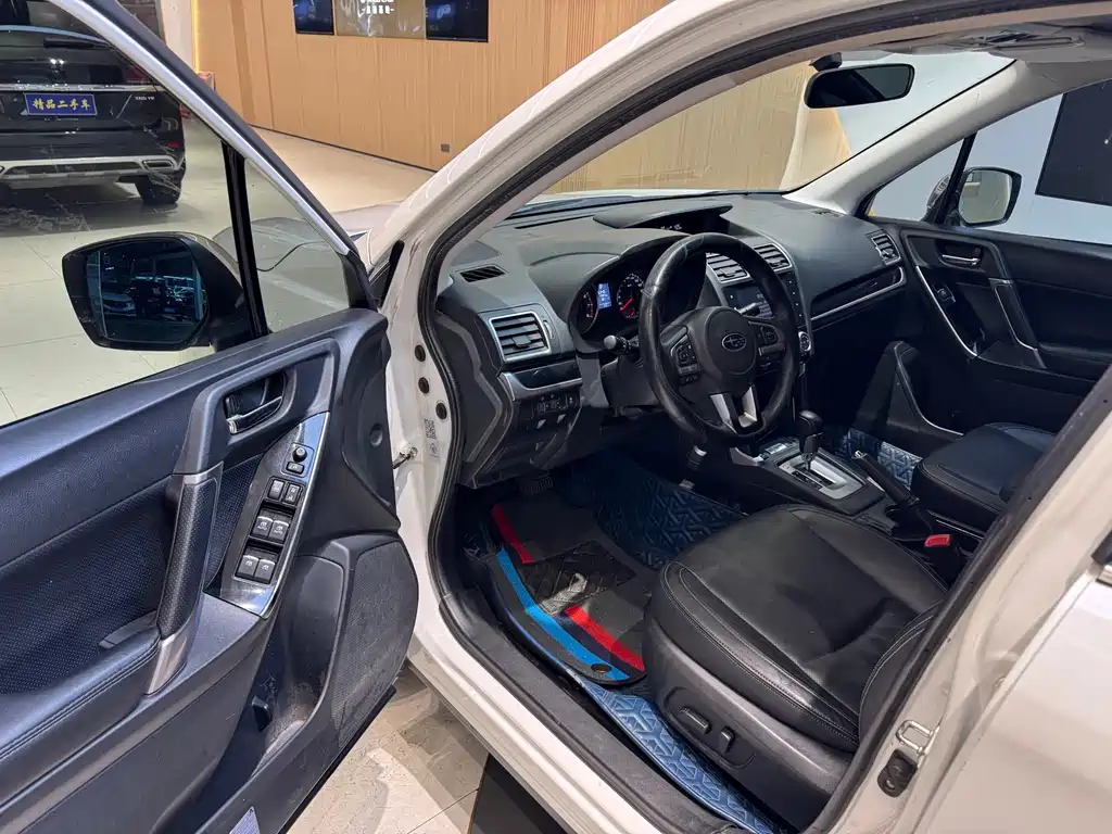 Subaru Forester 2017 — фото 8