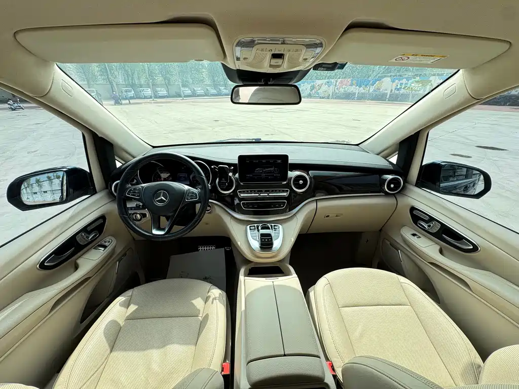 Mercedes-Benz V-Class 2017 — фото 11