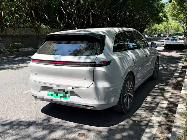 Li Auto L6 2025