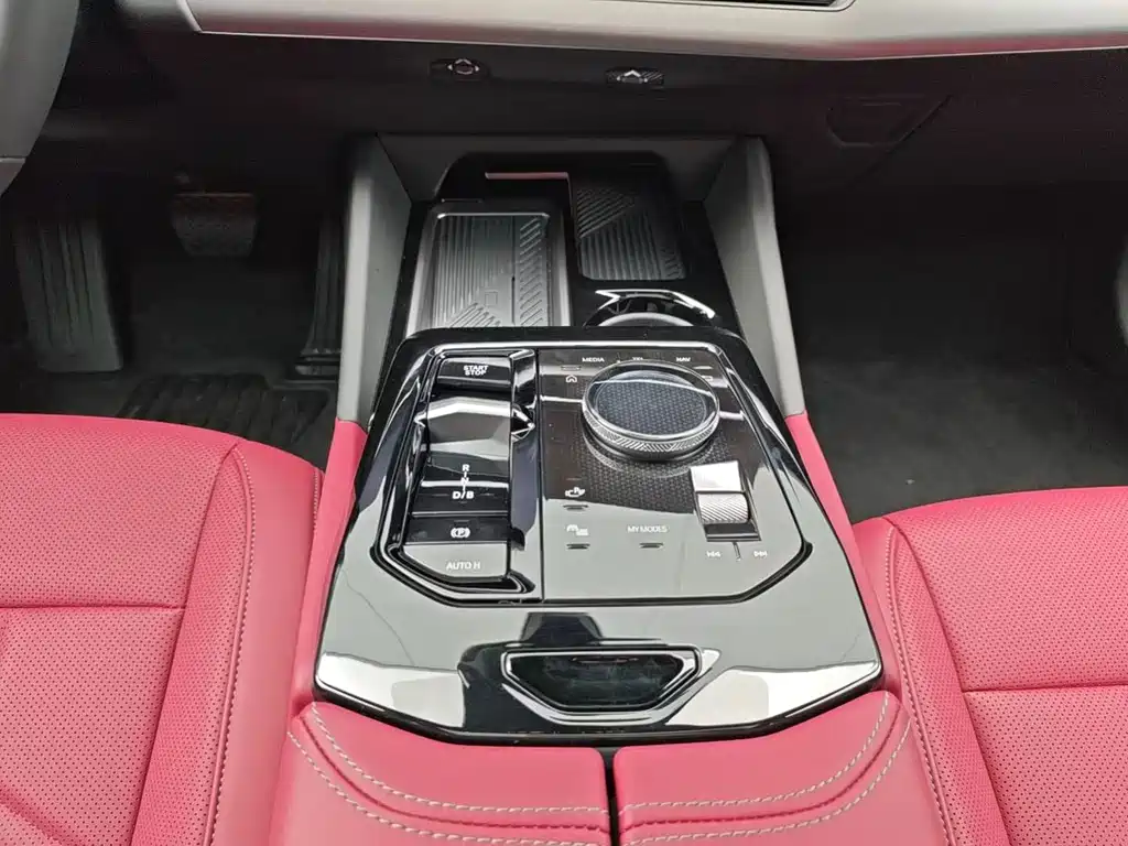 BMW i5 2025 — фото 13