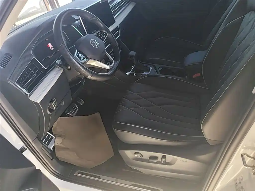Volkswagen Tiguan L 2023 — фото 15