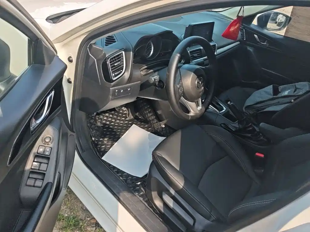 Mazda 3 Axela 2016 — фото 16