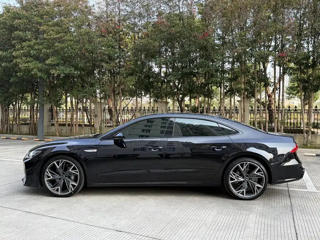 Audi A7L 2024 — фото 18