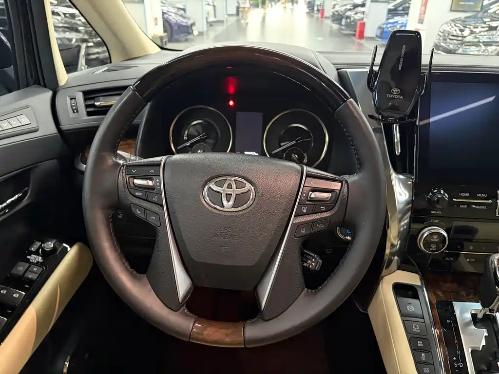 Toyota Alphard 2022 — фото 10