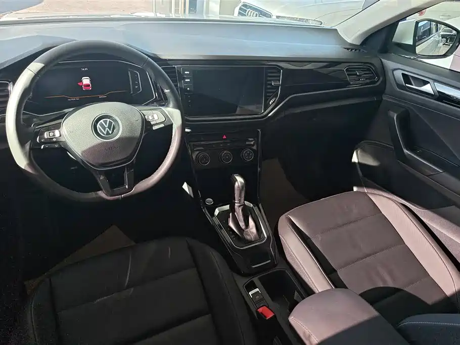 Volkswagen T-Roc 2021 — фото 12
