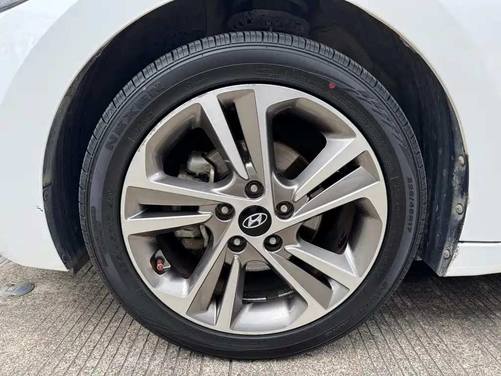 Hyundai Elantra 2016 — фото 6