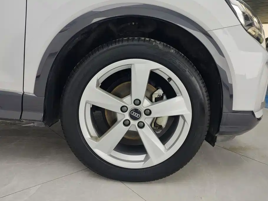 Audi Q2L 2023