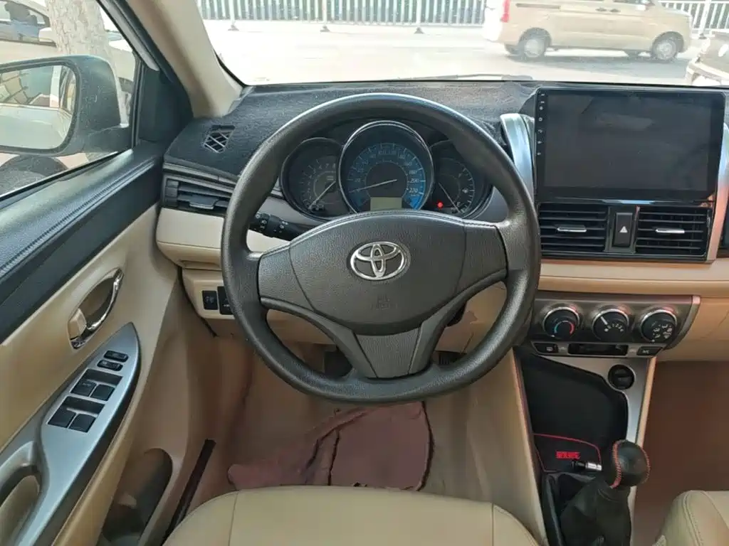 Toyota Yaris L 2016 — фото 11