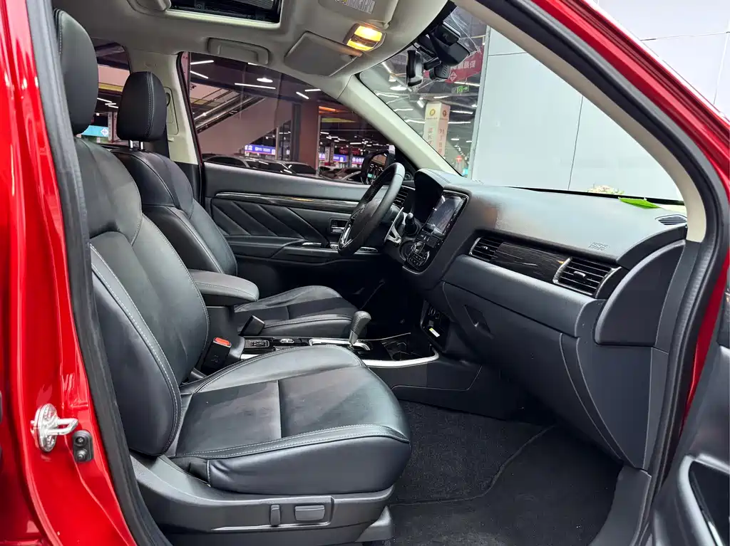 Mitsubishi Outlander 2020 — фото 18