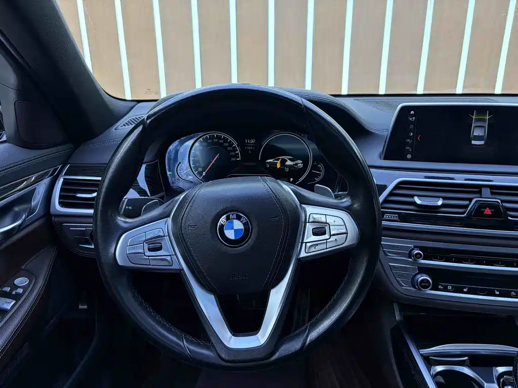 BMW 7 Series 2018 — фото 14