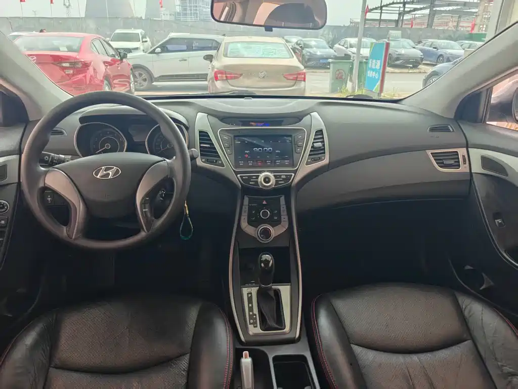 Hyundai Elantra Langdong 2016 — фото 10