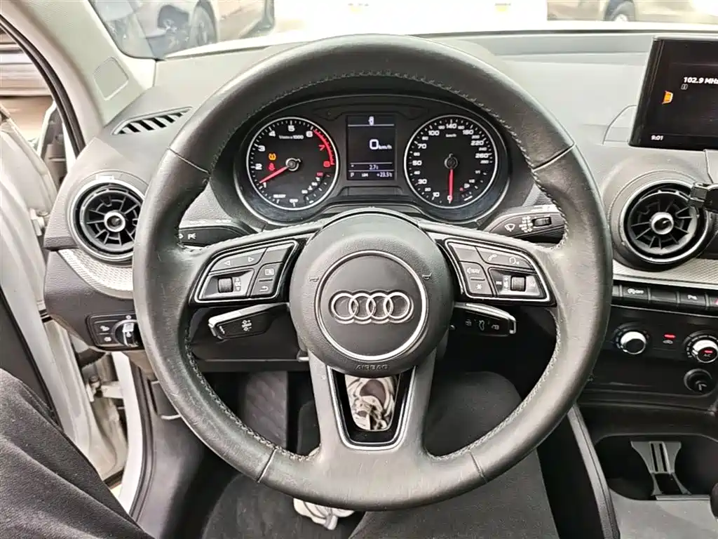 Audi Q2L 2021 — фото 11