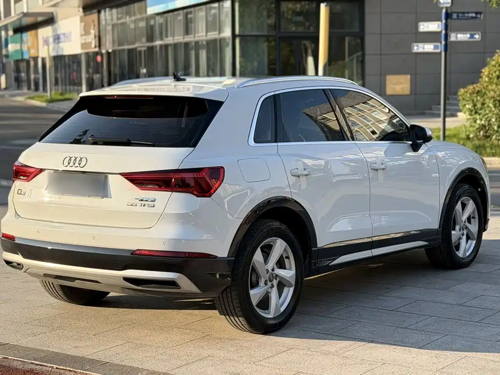 Audi Q3 2019 — фото 14