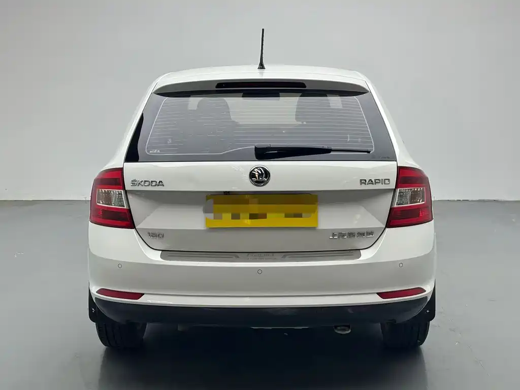 Skoda Rapid Spaceback 2018 — фото 8