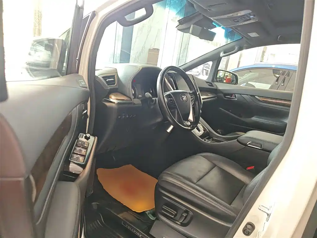 Toyota Vellfire 2020 — фото 16
