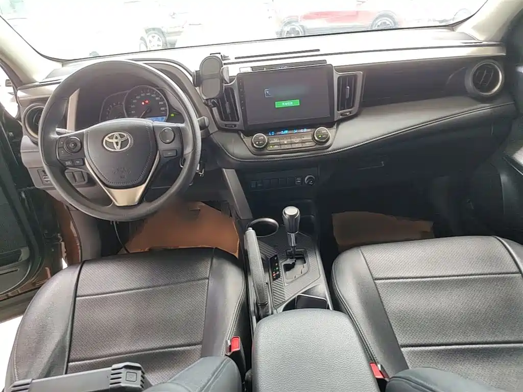 Toyota RAV4 2015 — фото 10