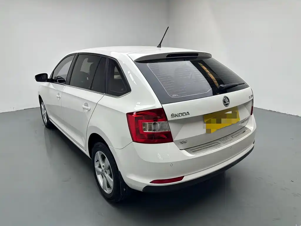 Skoda Rapid Spaceback 2018 — фото 7
